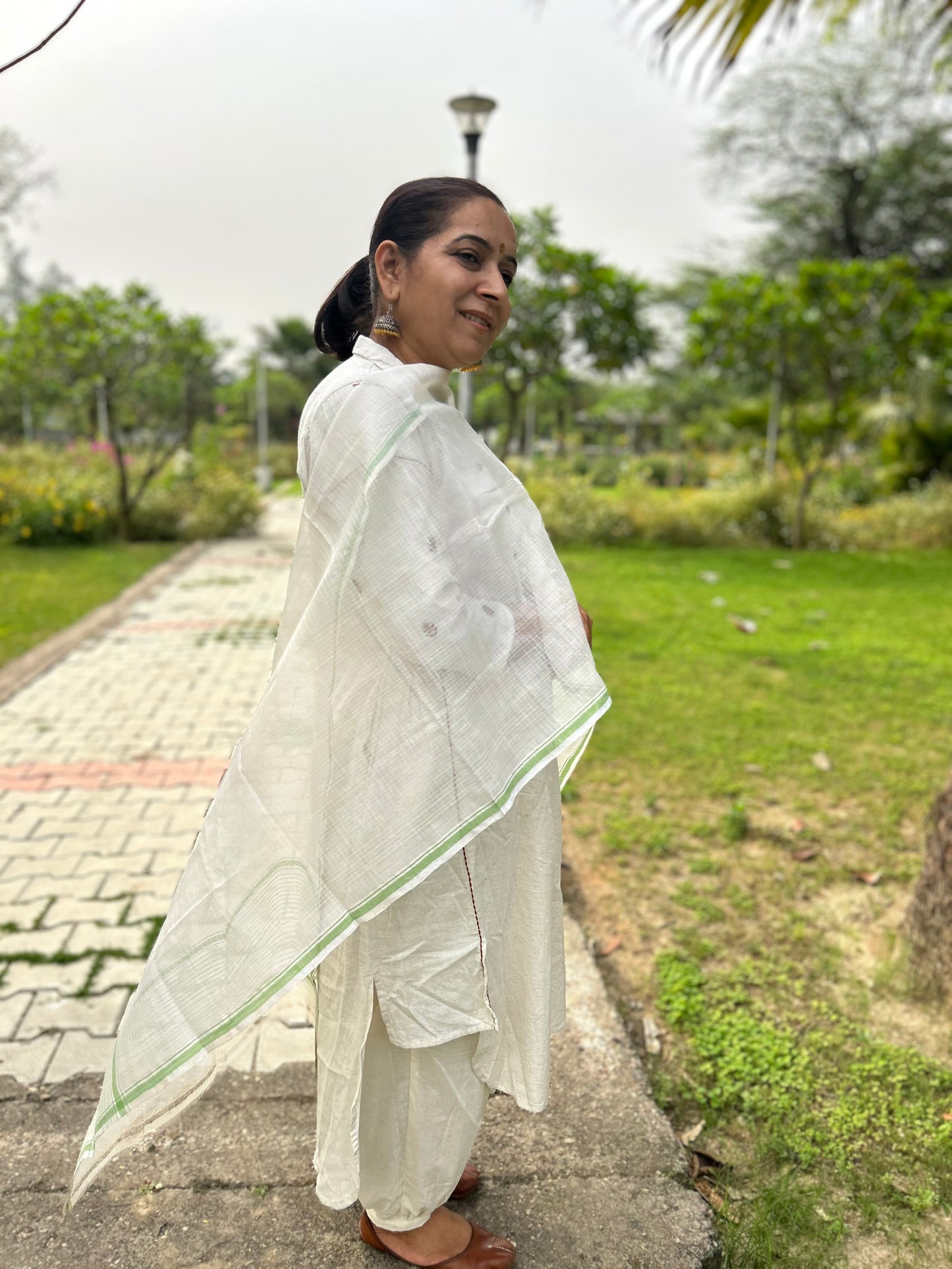 White Hand Woven Kota Doria Stole
