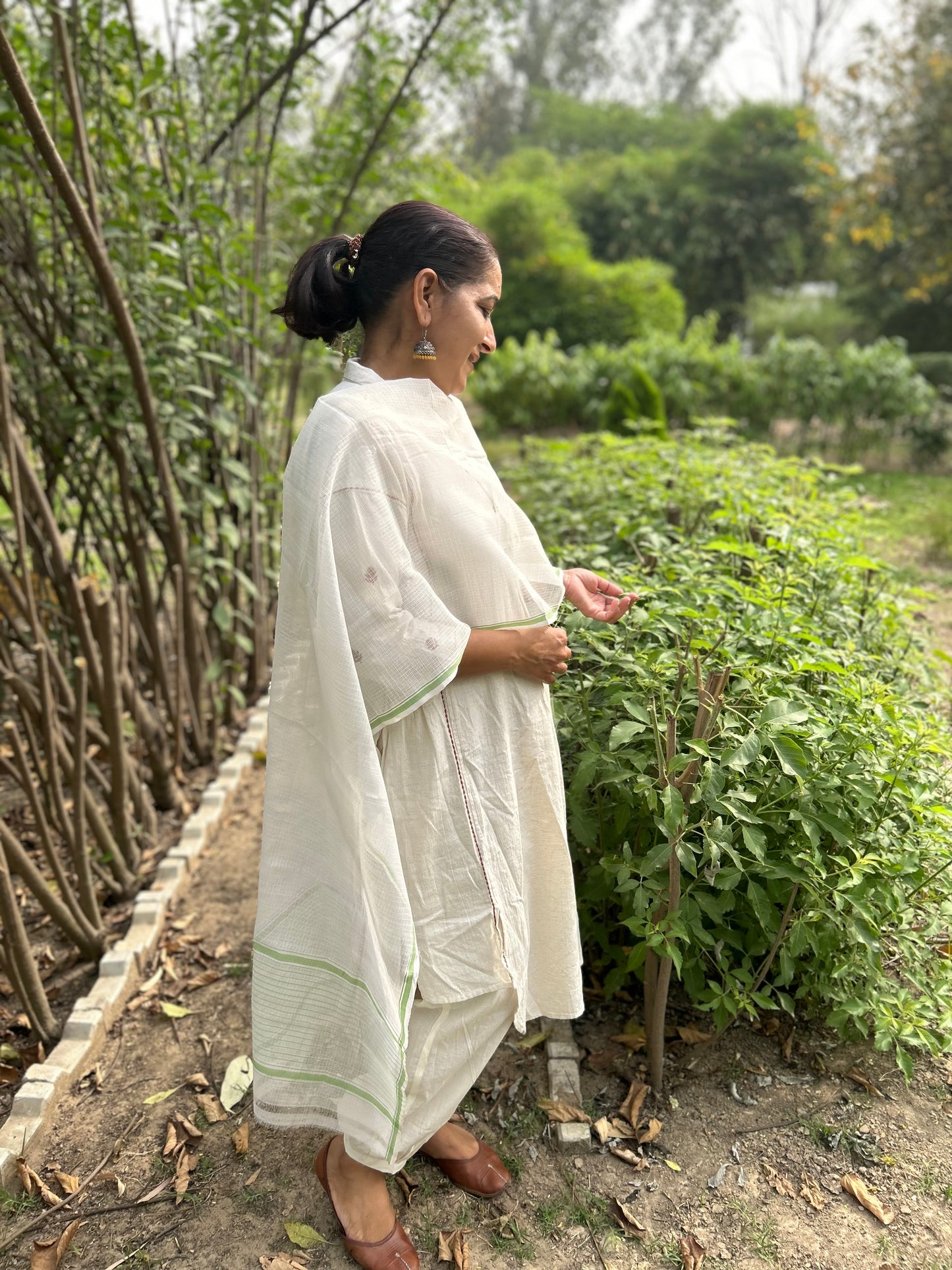 White Hand Woven Kota Doria Stole