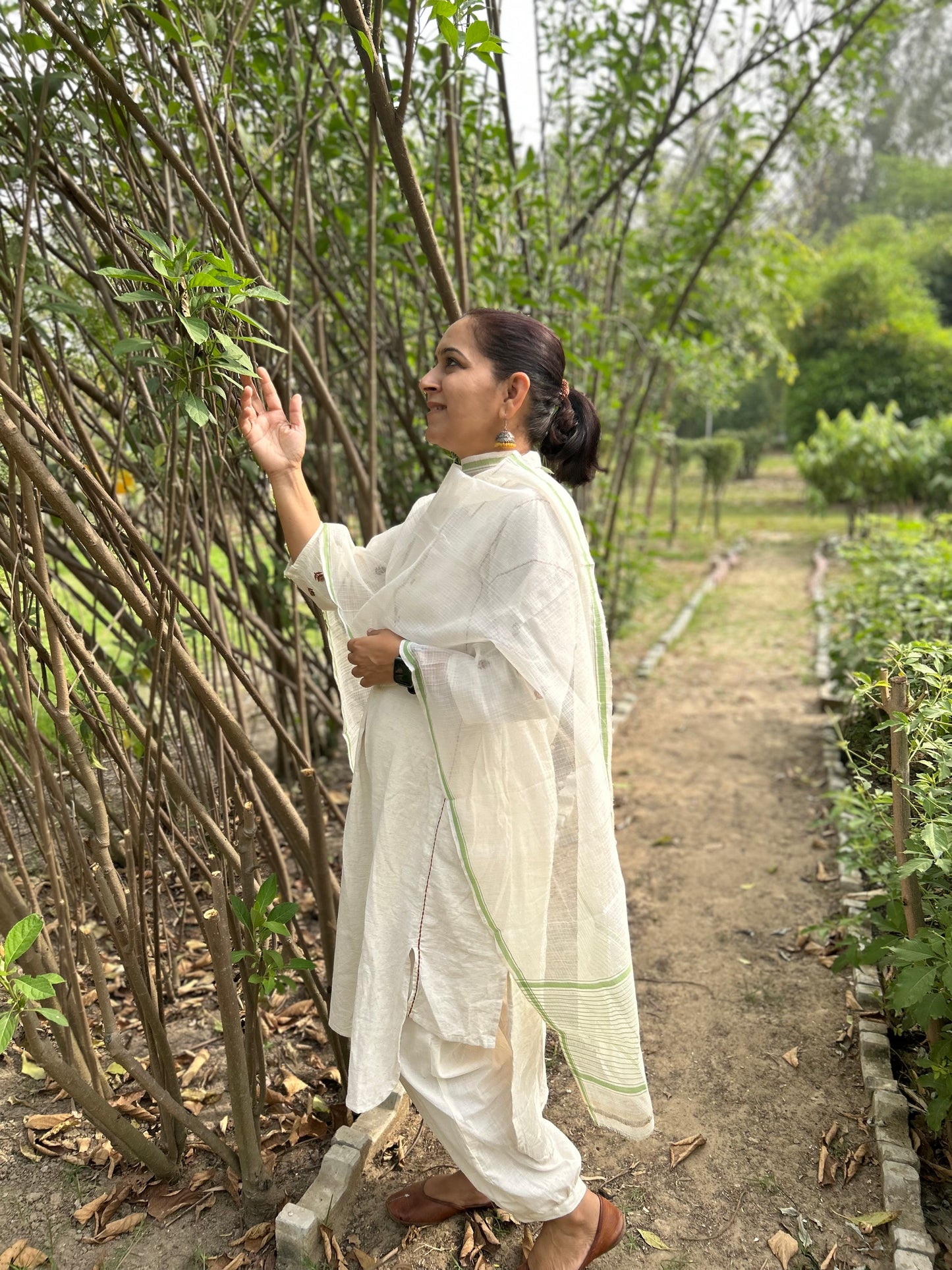 White Hand Woven Kota Doria Stole